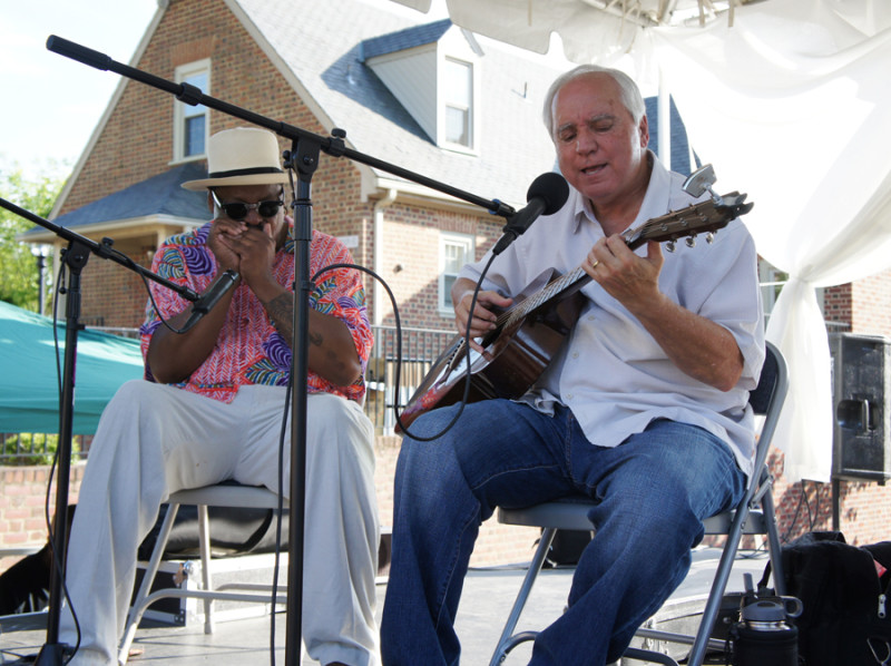 Phil Wiggins with Marc Pessar