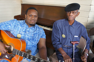 Jontavious Willis with John Dee Holeman. Photo by Frank Matheis 2017