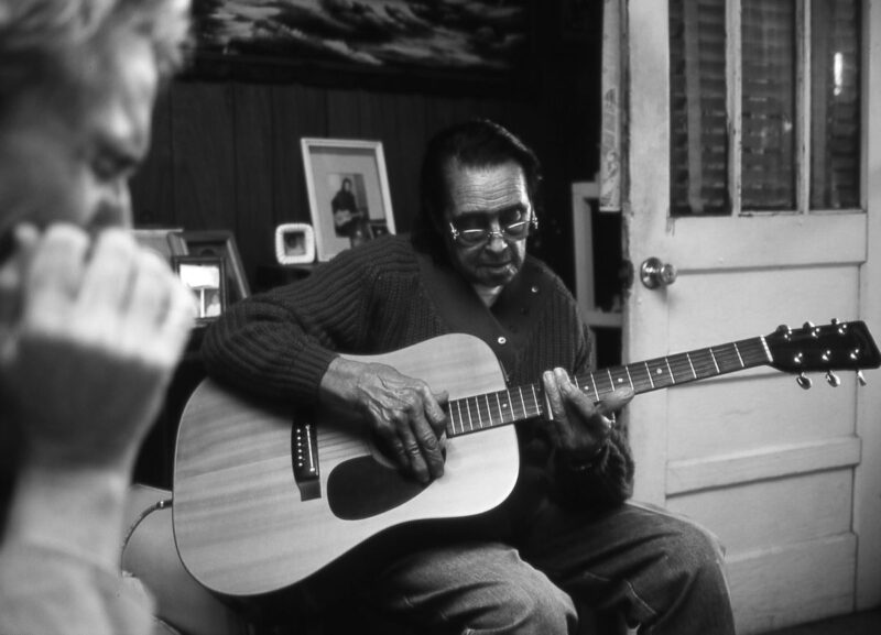 Liniger & Etta Baker playing guitar